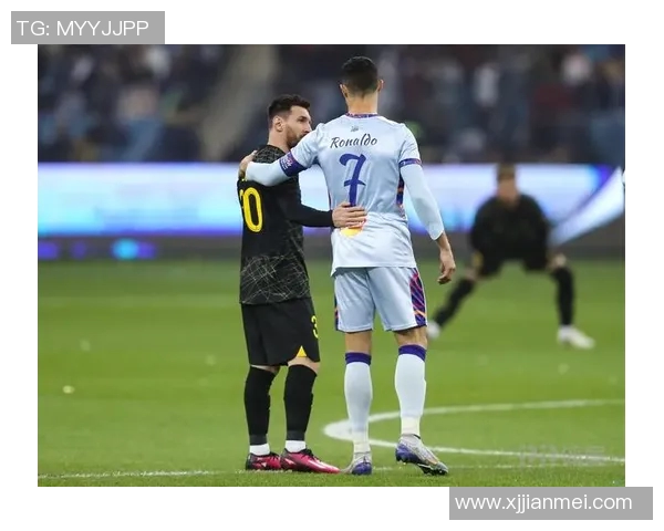 足球明星们纷纷热议C罗的表现与未来发展动向引发广泛关注